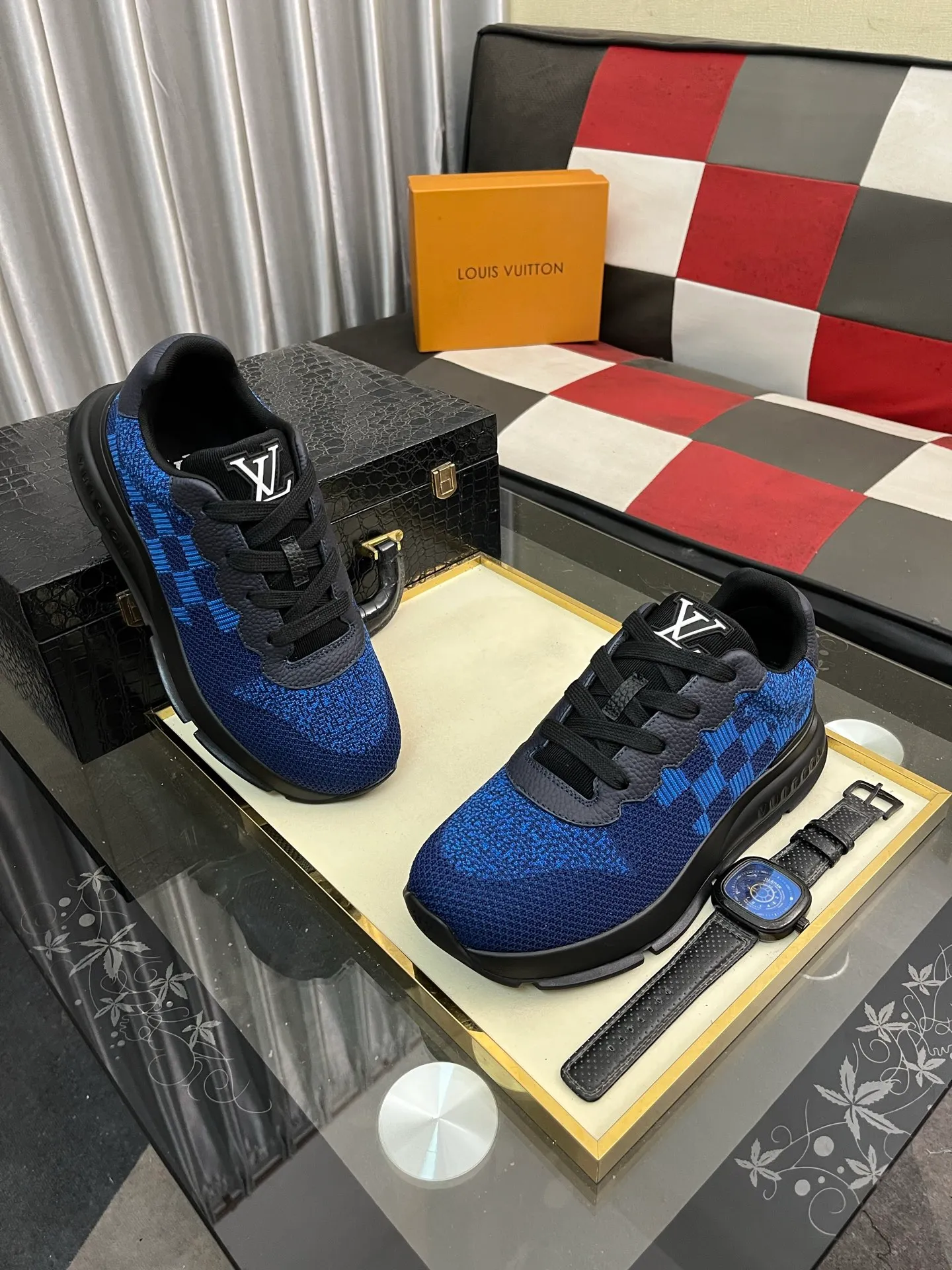 Men's Men's Shoes 💰640⌚️⌚️LV TARINE Louis Vuitton L Family Donkey Brand Casual Sports Shoes Skateboard Shoes Original purchase, development and production This LV Trainer sneaker is made of cow leather to create a complex upper, which requires several hours of ingenious sewing to complete. Inkjet printing renders a unique retro effect, and the classic configuration is from the hands of Virgil Abloh, showing the inspiration of retro basketball shoes. Exquisite packaging at the delivery counter🛍📦 ▪️Fabrics: Original customized first-layer cowhide ▪️Inner lining: Original customized breathable mesh ▪️Outsole: Original molded two-color TPU combination outsole ▪️Size: 38-44